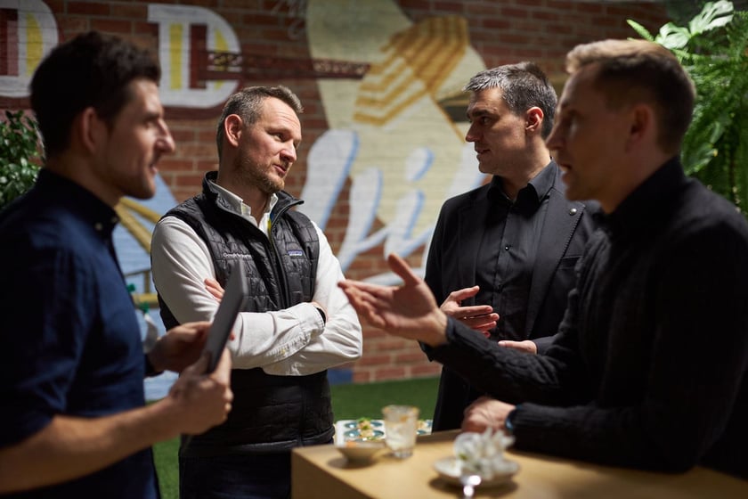 Na zdjęciu uczestnicy spotkania. W piątek, 9 grudnia br., w siedzibie Google we Wrocławiu zaprezentowano najbardziej wyczekiwaną publikację polskiej branży startupowej, czyli najnowszy raport ?Polskie Startupy 2022?.