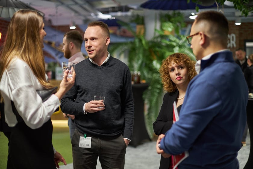 Na zdjęciu uczestnicy spotkania. W piątek, 9 grudnia br., w siedzibie Google we Wrocławiu zaprezentowano najbardziej wyczekiwaną publikację polskiej branży startupowej, czyli najnowszy raport ?Polskie Startupy 2022?.