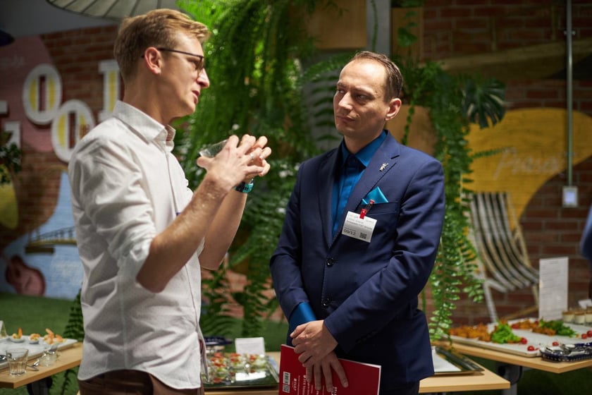 Na zdjęciu uczestnicy spotkania. W piątek, 9 grudnia br., w siedzibie Google we Wrocławiu zaprezentowano najbardziej wyczekiwaną publikację polskiej branży startupowej, czyli najnowszy raport ?Polskie Startupy 2022?.