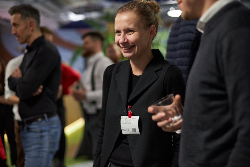 Na zdjęciu uczestnicy spotkania. W piątek, 9 grudnia br., w siedzibie Google we Wrocławiu zaprezentowano najbardziej wyczekiwaną publikację polskiej branży startupowej, czyli najnowszy raport ?Polskie Startupy 2022?.