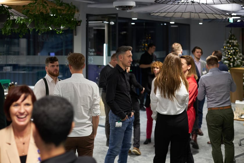 Na zdjęciu uczestnicy spotkania. W piątek, 9 grudnia br., w siedzibie Google we Wrocławiu zaprezentowano najbardziej wyczekiwaną publikację polskiej branży startupowej, czyli najnowszy raport ?Polskie Startupy 2022?.