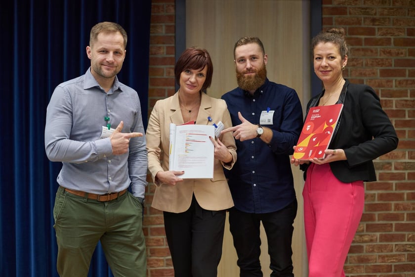 Na zdjęciu uczestnicy spotkania. W piątek, 9 grudnia br., w siedzibie Google we Wrocławiu zaprezentowano najbardziej wyczekiwaną publikację polskiej branży startupowej, czyli najnowszy raport ?Polskie Startupy 2022?.