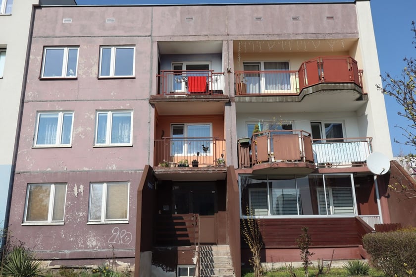 Ulica Gołężycka 29/U1A. Kozanów, Fabryczna. Cena 440.000 zł Lokal składa się z jednego pomieszczenia, przedpokoju, łazienki i wc. Położony na I kondygnacji (suterena). Wejście po schodach z zewnątrz od strony chodnika. Powierzchnia 48,50 mkw.