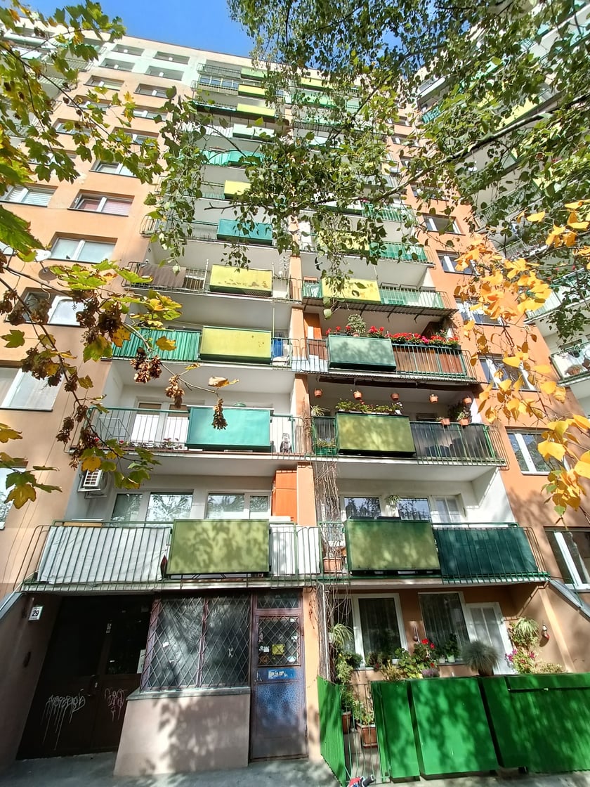 Ulica Gwarecka 29/U1. Pilczyce, Fabryczna. Cena 280.000 zł Lokal użytkowy składa się z jednego pomieszczenia i higieniczno-sanitarnego. Położony na I kondygnacji (parter). Wysokość 250 cm. Wejście bezpośrednio z chodnika. Powierzchnia 29,10 mkw.