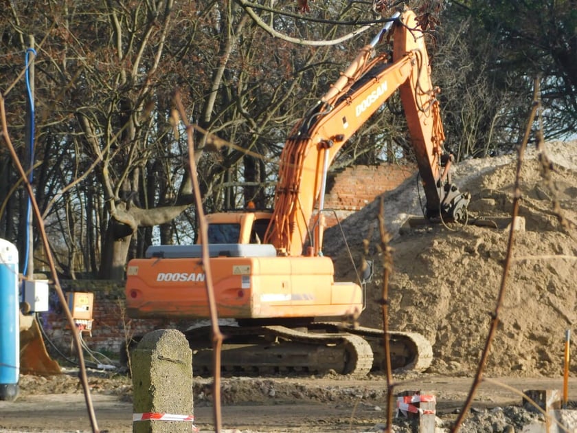 Na zdjęciu teren budowy przy dawnej Przystani Wilhelma na Bartoszowicach we Wrocławiu, styczeń 2023