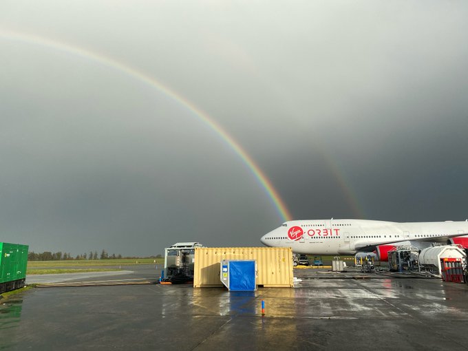 Boeing 747 wystartował zgodnie z planem z lotniska Spaceport Cornwall w Kornwalii.