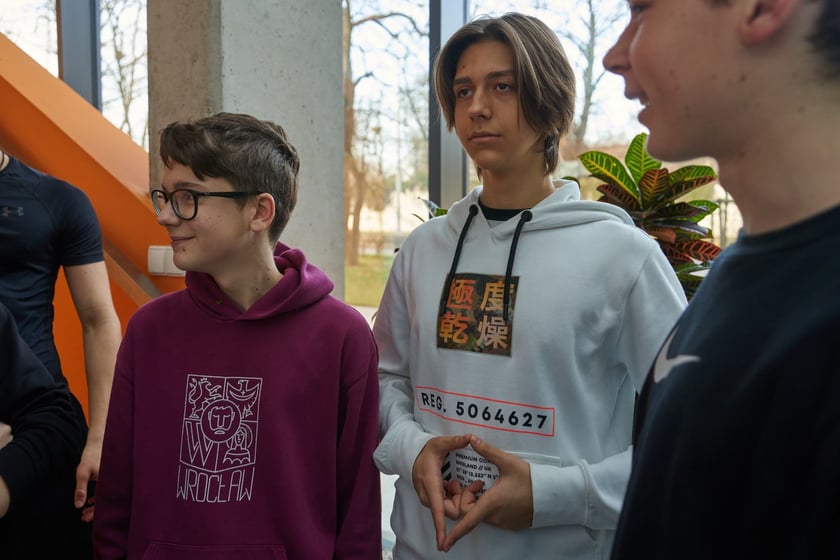 Na zdjęciu widać uczniów V Liceum Ogólnokształcącego we Wrocławiu uczestniczących w SIGG
