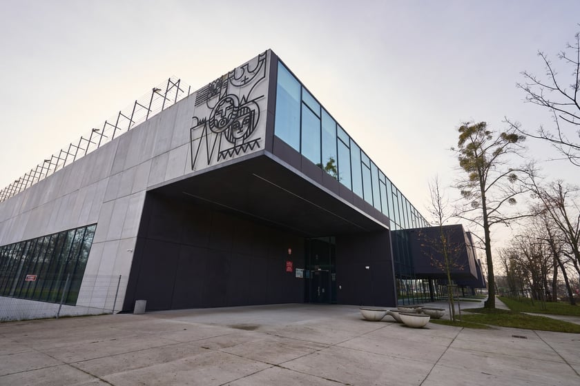 Na zdjęciu widać V Liceum Ogólnokształcącego we Wrocławiu