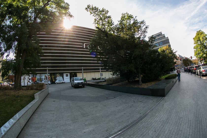 Na zdjęciu widać Pedet Renoma ? Wrocław
