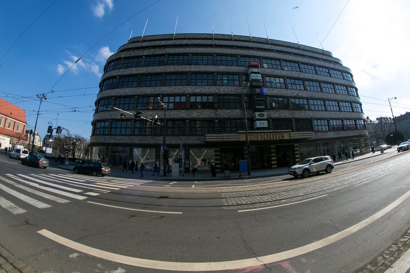 Na zdjęciu widać Pedet Renoma ? Wrocław