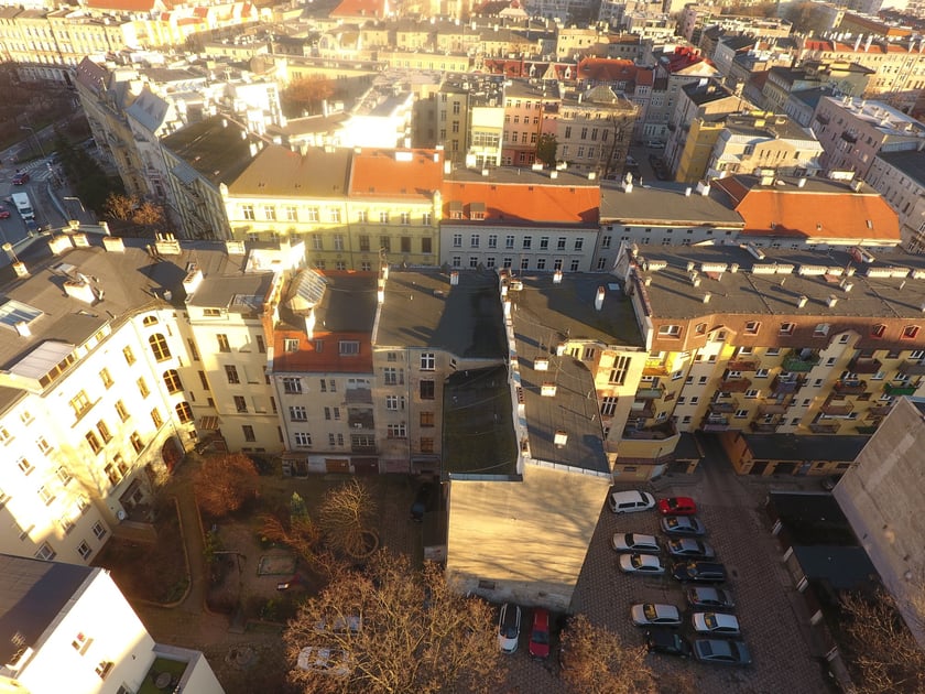 Nieruchomości położone na terenie dla kt&oacute;rego nie uchwalono miejscowego planu zagospodarowania przestrzennego. Działki nr 6/39, 6/40, 6/41, 6/47 będą stanowiły jedną ofertę sprzedaży.

Powierzchnia działki: 1 028 mkw.
