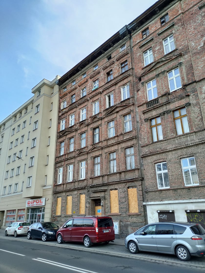 Powierzchnia działki: 295 mkw.


Powierzchnia budynku: 679 mkw.

Cena wywoławcza: 2 640 000 zł



&nbsp;
&nbsp;