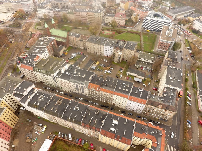Powierzchnia działki: 295 mkw.


Powierzchnia budynku: 679 mkw.

Cena wywoławcza: 2 640 000 zł



&nbsp;
&nbsp;