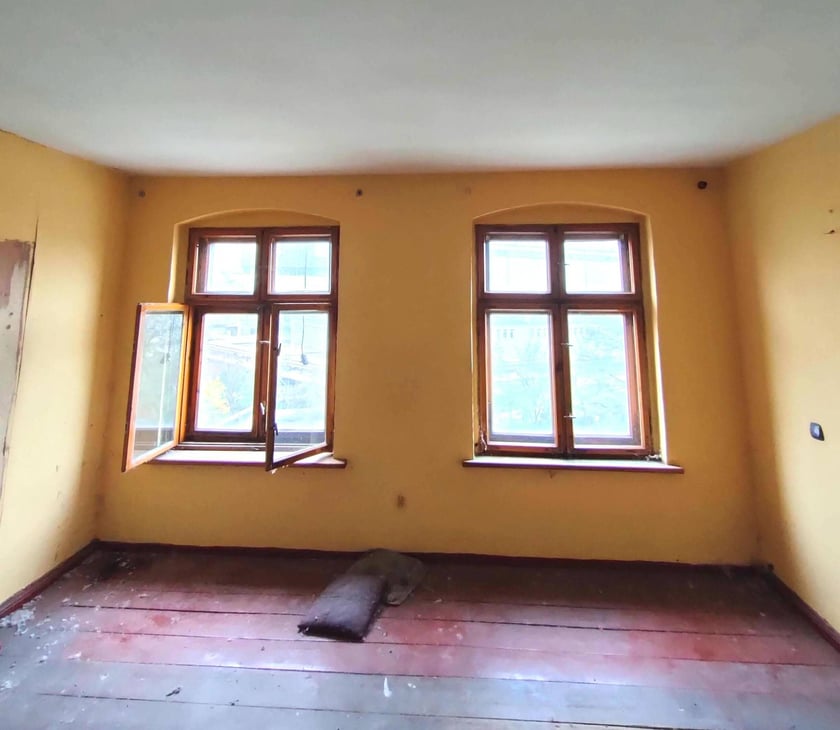 Powierzchnia działki: 295 mkw.


Powierzchnia budynku: 679 mkw.

Cena wywoławcza: 2 640 000 zł



&nbsp;
&nbsp;