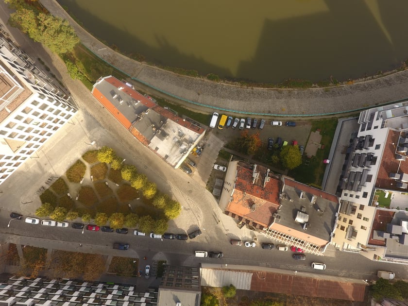 Księcia Witolda 35, Śr&oacute;dmieście -&nbsp;8 300 000 zł


Powierzchnia działki:891 mkw.

Powierzchnia budynku: 817 mkw.


Cena wywoławcza: 7 000 000 zł


Data przetargu: 30.09.2022


Cena uzyskana: 8 300 000 zł

Nieruchomość objęta jest miejscowym planem zagospodarowania przestrzennego [Uchwała Rady Miejskiej nr XXII/485/16]. Działka przeznaczona jest pod zabudowę mieszkaniową wielorodzinną, usługi m.in. biura, przychodnia lekarska, handel detaliczny.

