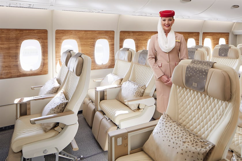 Co oferuje pracownikom Emirates?&nbsp;
Cała załoga Emirates na co dzień mieszka w ekscytującym, kosmopolitycznym Dubaju i korzysta z atrakcyjnego pakietu zatrudnienia.
Obejmuje on szereg korzyści, takich jak wynagrodzenie wolne od podatku, bezpłatne zakwaterowanie zapewniane przez firmę, bezpłatny transport do i z pracy, a także doskonałą opiekę medyczną, ekskluzywne zniżki na zakupy i rozrywki w Dubaju.