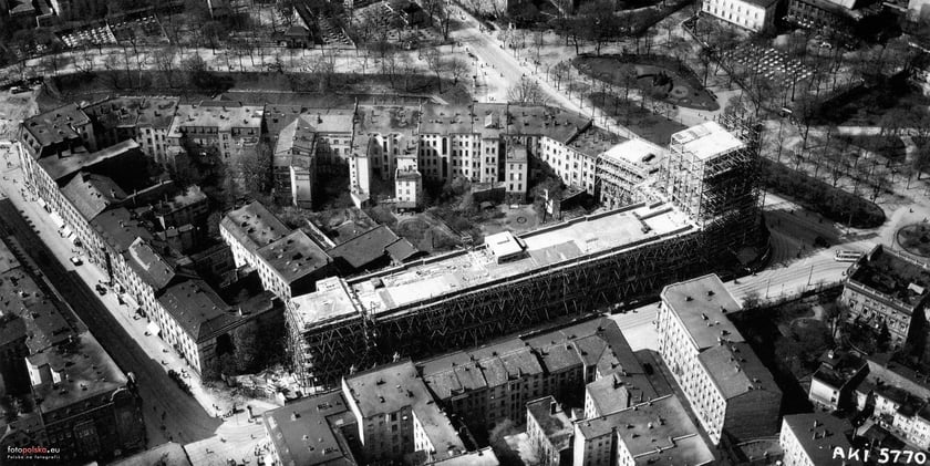 Budowa gmachu poczty czekowej Postscheckamt przy Feld Strasse, obecnie Zygmunta Krasińskiego 1. Lata 1927-1929