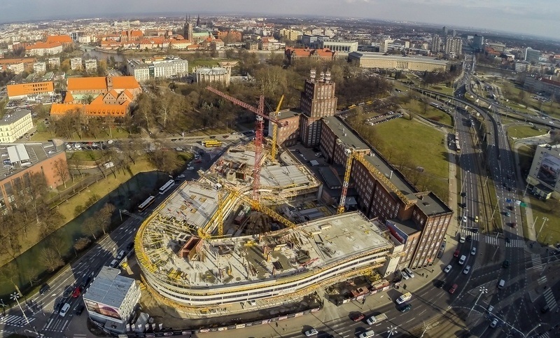 Luty 2015 r., budowa kompleksu OVO i DoubleTree by Hilton Hotel Wroclaw