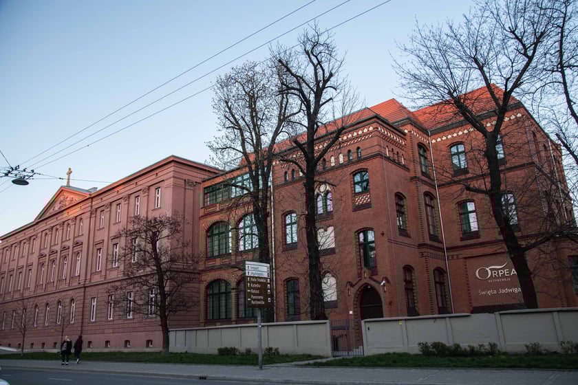 Kompleks budynk&oacute;w zakonu Bonifratr&oacute;w. W wydzierżawionych budynkach przeprowadzono remont i powstał tu luksusowy dom spokojnej starości. Kompleks znajduje się na skrzyżowaniu ul. Tragutta i Pułaskiego.