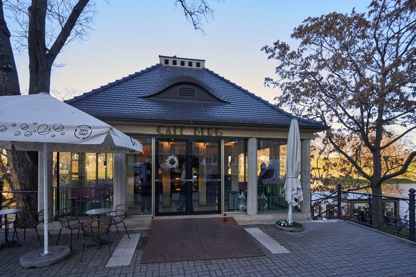 Kawiarnia Cafe Berg, domek nad fosą Maxa Berga we Wrocławiu