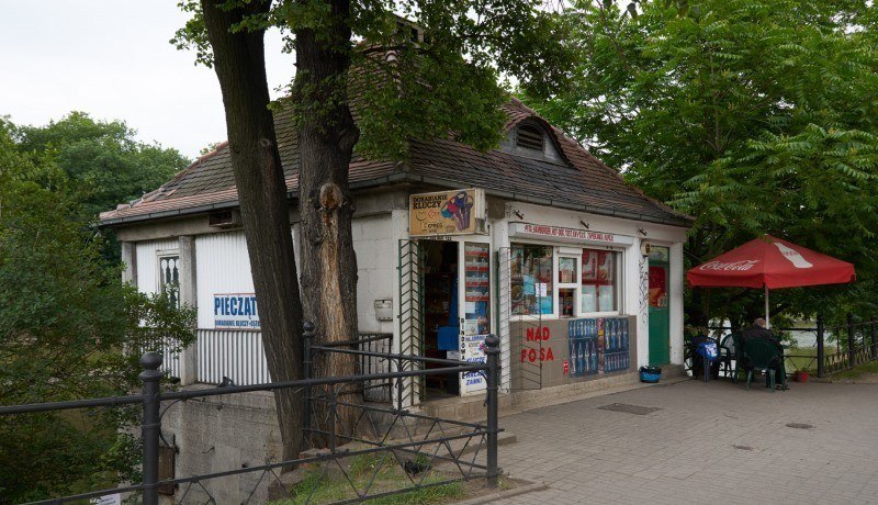 Domek nad fosą przed remontem