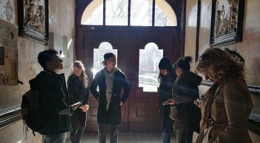 Filip Heliasz odkrywa perły miejskiej architektury i zaprasza na spacery. Jak zgłosić się na spacer?