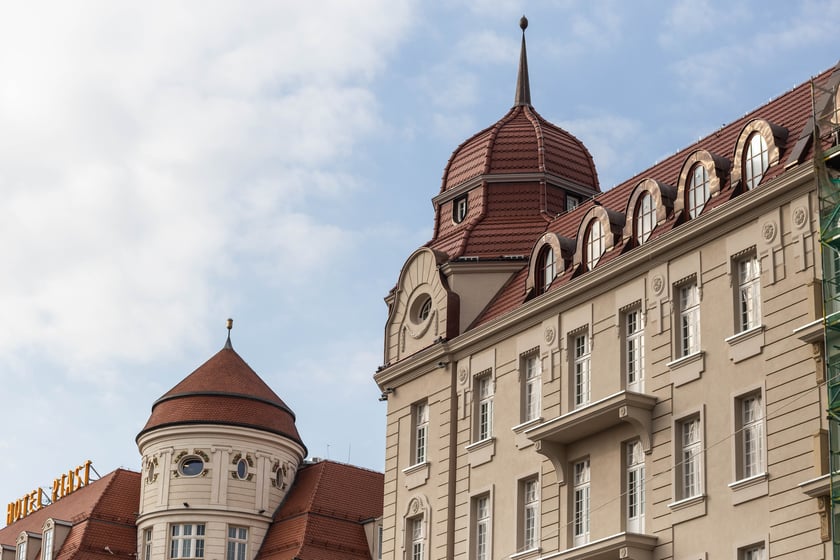 Hotel Grand prawie gotowy. demontowane są ostatnie rusztowania i zasłony