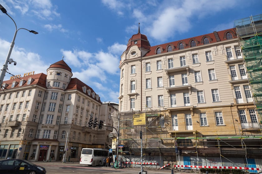 Hotel Grand prawie gotowy. demontowane są ostatnie rusztowania i zasłony