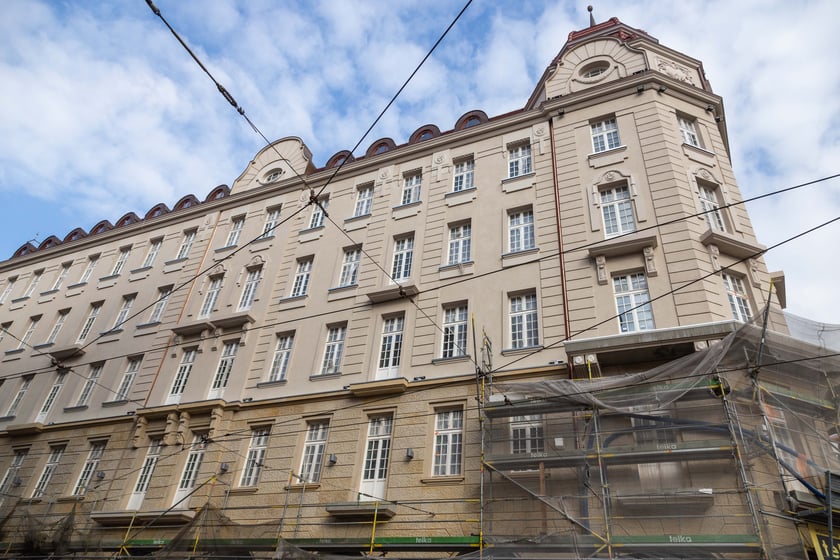 Hotel Grand prawie gotowy. demontowane są ostatnie rusztowania i zasłony