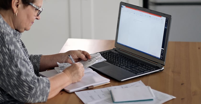 Jakie są ulgi podatkowe, z kt&oacute;rych można skorzystać?
Przy rozliczeniu PIT można skorzystać z ulg podatkowych m.in. ulgi internetowej, rehabilitacyjnej, termomodernizacyjnej, dla krwiodawc&oacute;w, dla młodych oraz dla pracujących senior&oacute;w. &nbsp;
Są także ulgi na dzieci, małżeństwa mają prawa do wsp&oacute;lnego rozliczenia podatku, a osoby samotnie wychowujące dzieci r&oacute;wnież mają bardziej korzystne rozliczenie. Warto też przypomnieć o kwocie wolnej od podatku w wysokości 30 tys. zł.