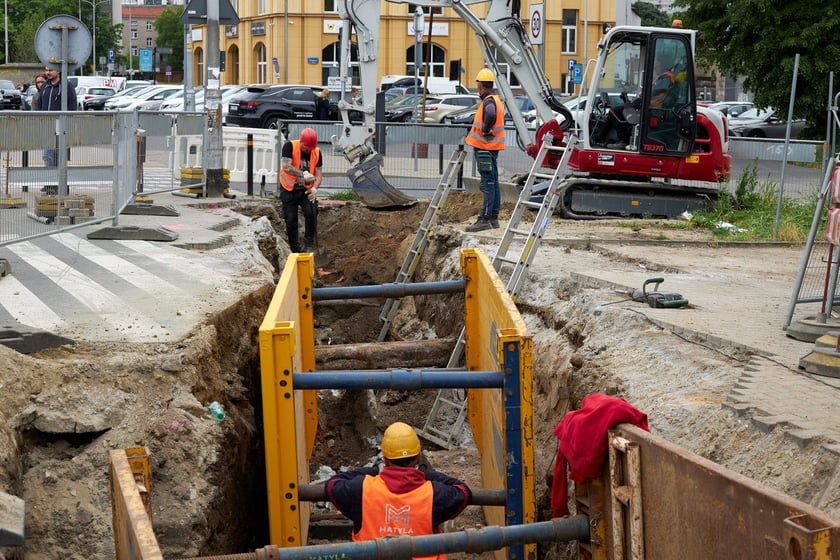 Prace na pl. Jana Pawła II, tam gdzie był biurowiec Cuprum