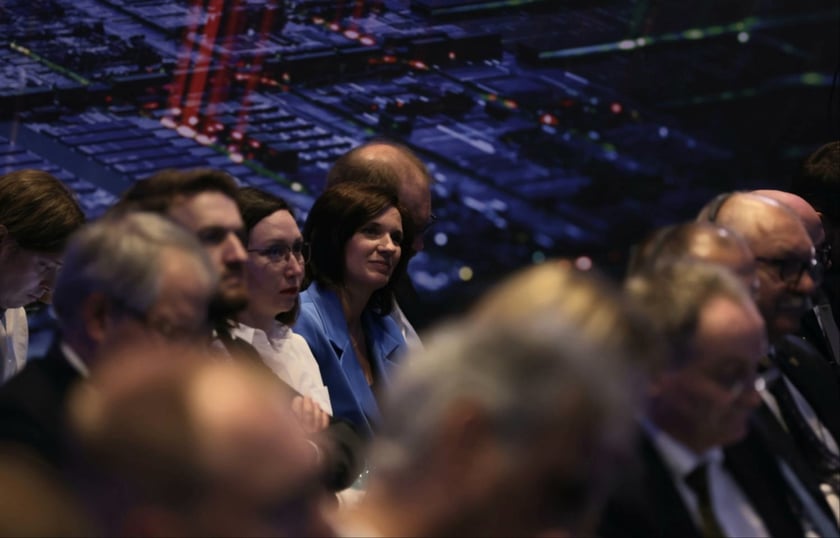 Intel, największy producent mikroprocesorów na świecie, zainwestuje rekordowe pieniądze w fabrykę pod Wrocławiem, 16 czerwca konferencja prasowa