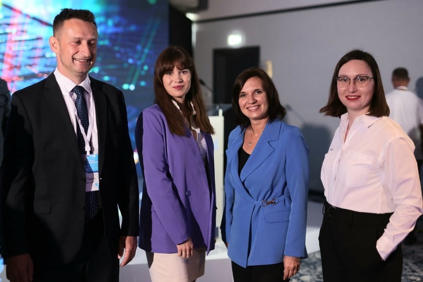 Intel, największy producent mikroprocesorów na świecie, zainwestuje rekordowe pieniądze w fabrykę pod Wrocławiem, 16 czerwca konferencja prasowa