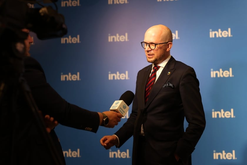 Intel, największy producent mikroprocesorów na świecie, zainwestuje rekordowe pieniądze w fabrykę pod Wrocławiem, 16 czerwca konferencja prasowa