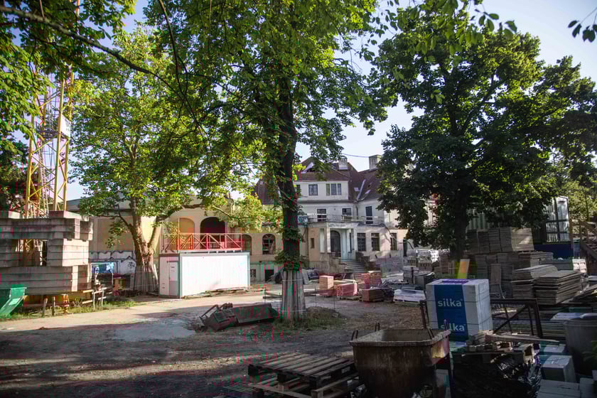 Dawny Dom Kultury Agora przy placu Piłsudskiego