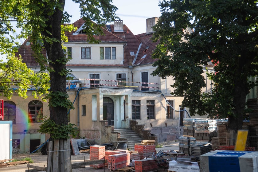 Dawny Dom Kultury Agora przy placu Piłsudskiego