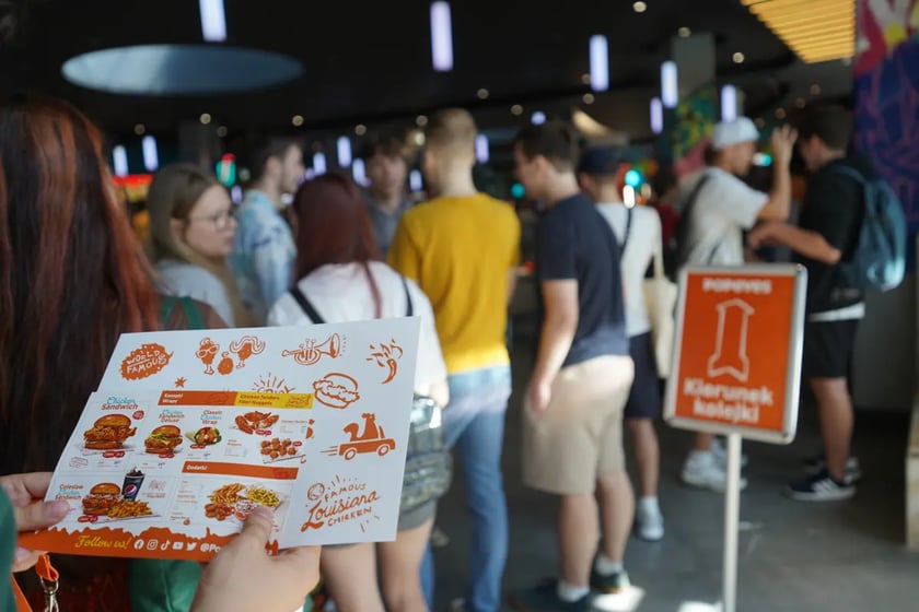 Coconut Premium Shake - o smaku kokosu z bitą śmietaną i z sosem z ciemnej czekolady 400 ml za 15,95 pln)