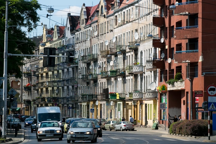 Czy można wykupić mieszkanie komunalne we Wrocławiu?
Mieszkanie komunalne we Wrocławiu można wykupić. Może to zrobić najemca lokalu mieszkalnego w przypadku gdy najem jest na czas nieoznaczony.
