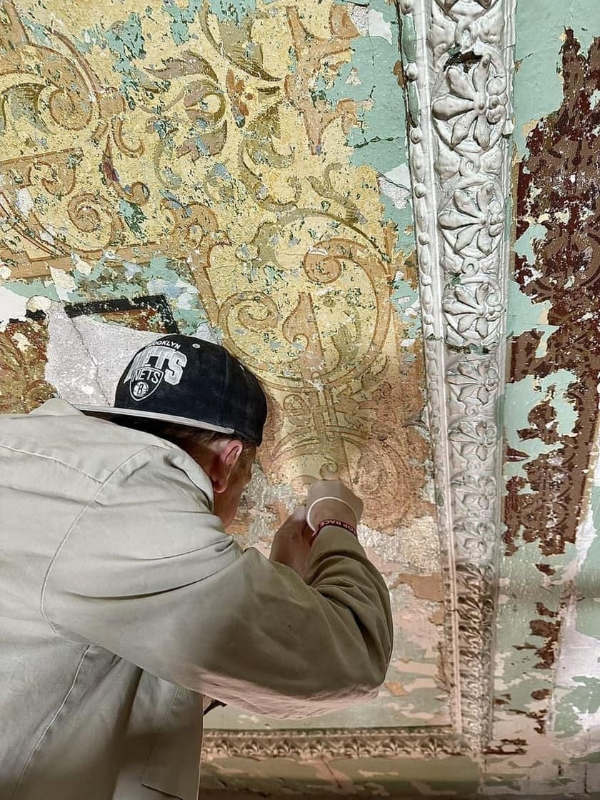 Filip Heliasz na swoich zdjęciach  pokazuje perły miejskiej architektury. Najnowsze odkrycia w kamienicach we Wrocławiu