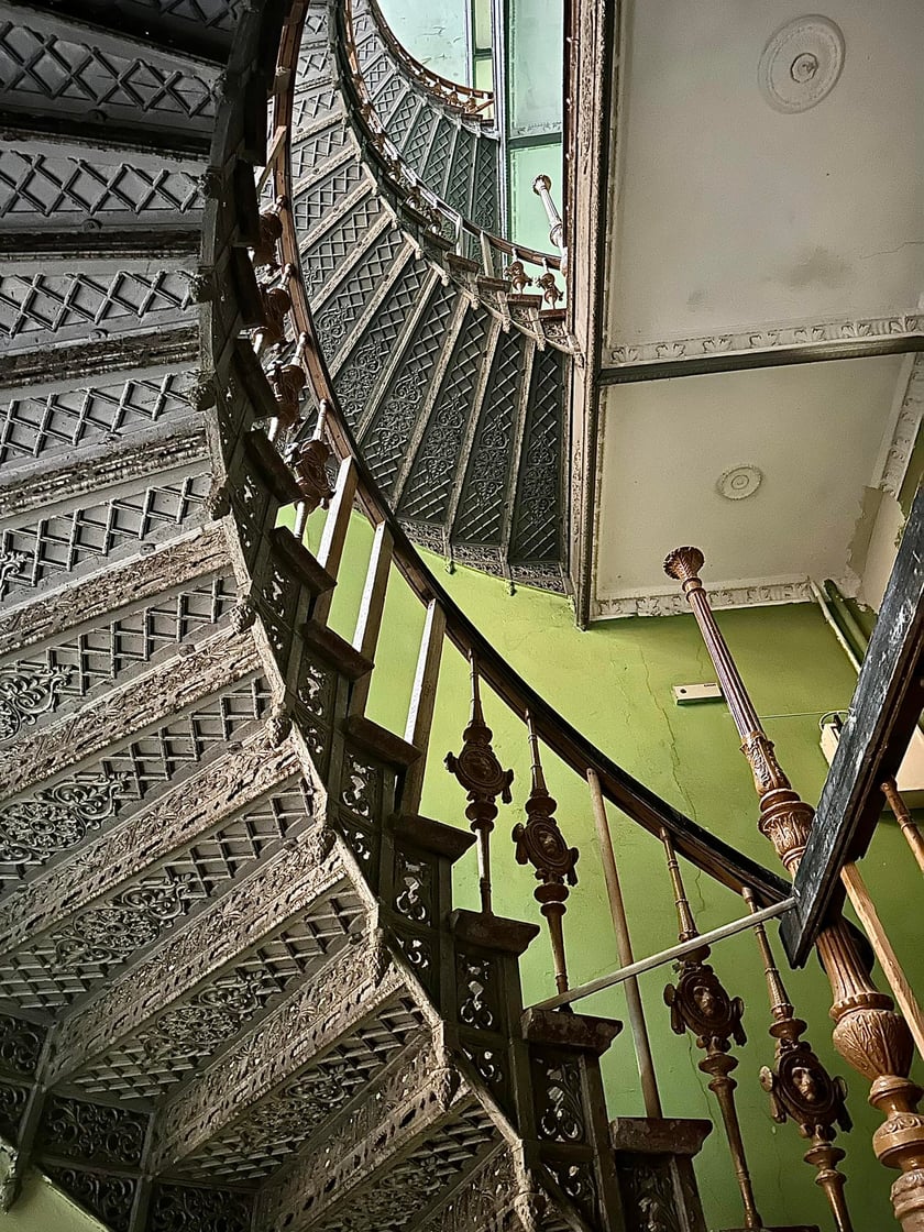 Filip Heliasz na swoich zdjęciach  pokazuje perły miejskiej architektury. Najnowsze odkrycia w kamienicach we Wrocławiu