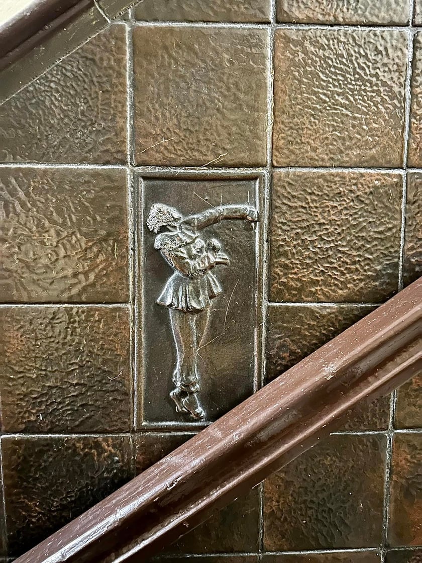 Filip Heliasz na swoich zdjęciach  pokazuje perły miejskiej architektury. Najnowsze odkrycia w kamienicach we Wrocławiu