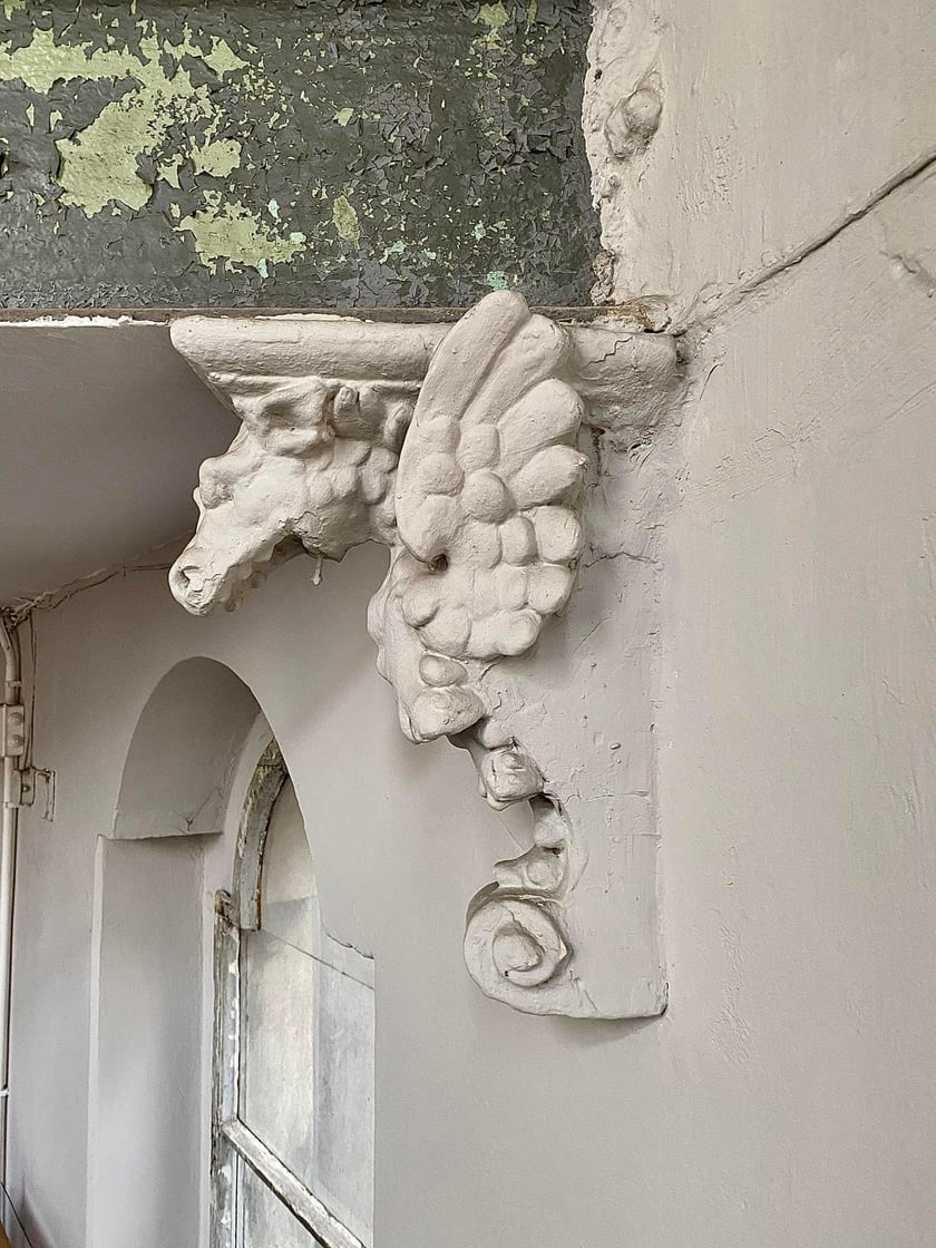 Filip Heliasz na swoich zdjęciach  pokazuje perły miejskiej architektury. Najnowsze odkrycia w kamienicach we Wrocławiu