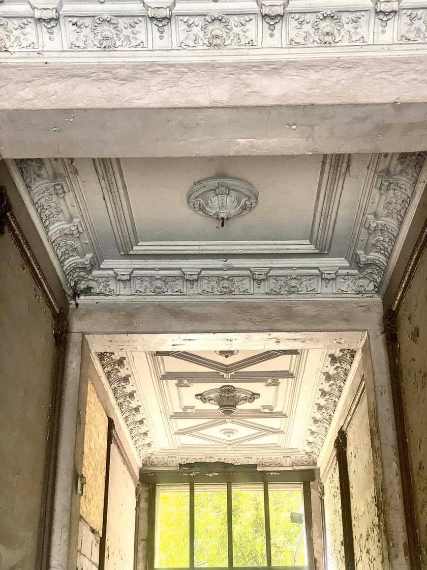 Filip Heliasz na swoich zdjęciach  pokazuje perły miejskiej architektury. Najnowsze odkrycia w kamienicach we Wrocławiu