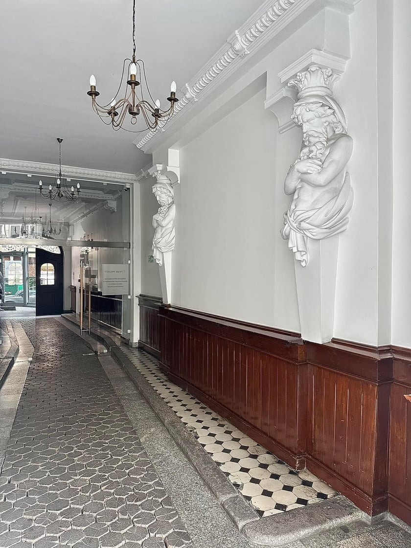 Filip Heliasz na swoich zdjęciach  pokazuje perły miejskiej architektury. Najnowsze odkrycia w kamienicach we Wrocławiu