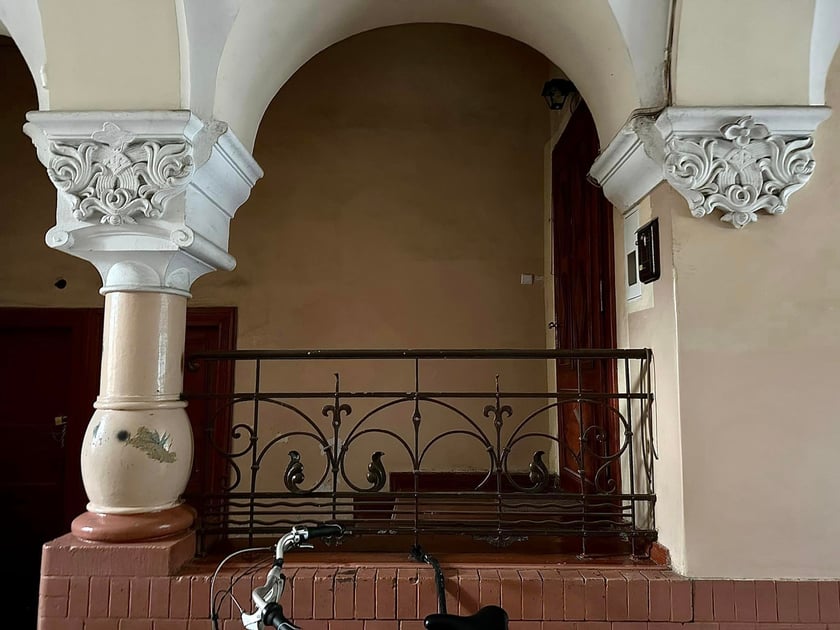 Filip Heliasz na swoich zdjęciach  pokazuje perły miejskiej architektury. Najnowsze odkrycia w kamienicach we Wrocławiu