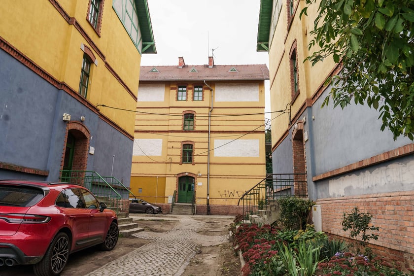 Osiedle Brochów, gdzie zbudowano robotnicze osiedle kolejowe i remizę strażacką, która zostanie wyremontowana