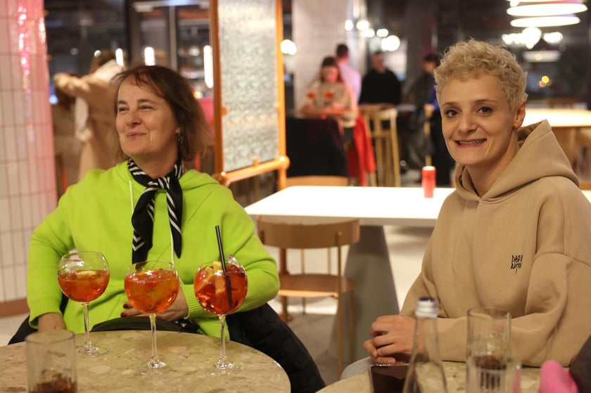 Strefa Pedet to nowa części gastronomiczno-kulturalna inspirowana food halą. Ofertę Pedetu tworzy siedem autorskich punktów gastronomicznych reprezentowanych przez znanych restauratorów.