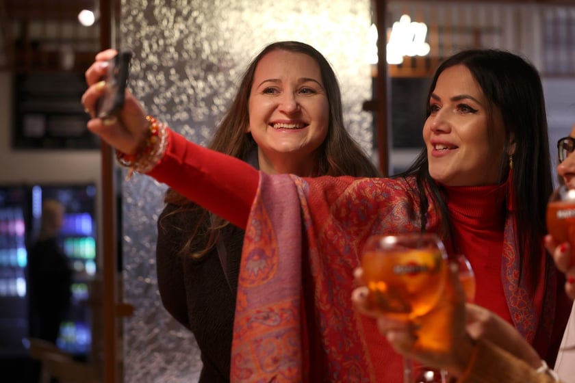 Strefa Pedet to nowa części gastronomiczno-kulturalna inspirowana food halą. Ofertę Pedetu tworzy siedem autorskich punktów gastronomicznych reprezentowanych przez znanych restauratorów.