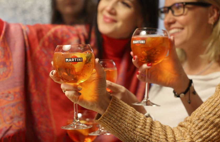 Strefa Pedet to nowa części gastronomiczno-kulturalna inspirowana food halą. Ofertę Pedetu tworzy siedem autorskich punktów gastronomicznych reprezentowanych przez znanych restauratorów.