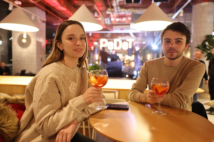 Strefa Pedet to nowa części gastronomiczno-kulturalna inspirowana food halą. Ofertę Pedetu tworzy siedem autorskich punktów gastronomicznych reprezentowanych przez znanych restauratorów.